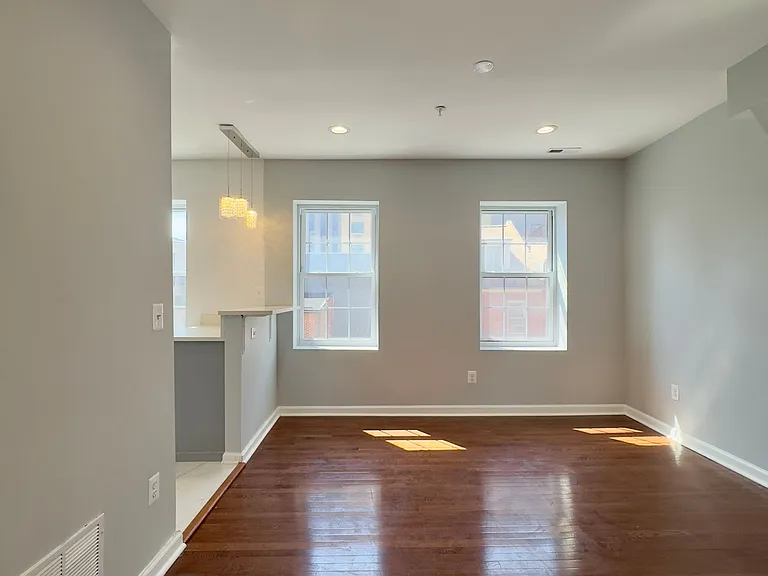 10 E Mulberry St — Photo 42