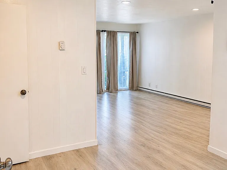 260 Industrial Pkwy #13 — Photo 3