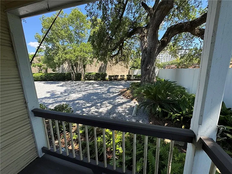 808 Dauphin St #C — Photo 17