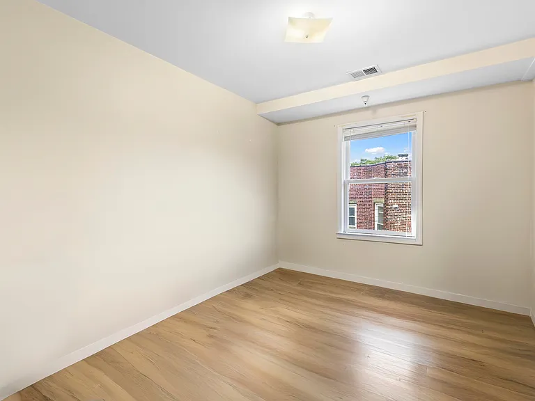 304 49th St #3 — Photo 7