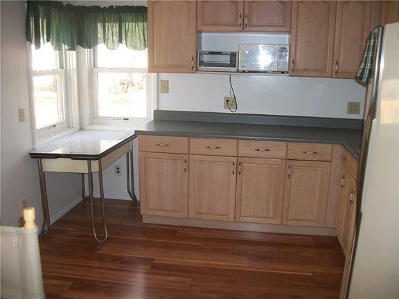5th image of 8478 Bellevue St