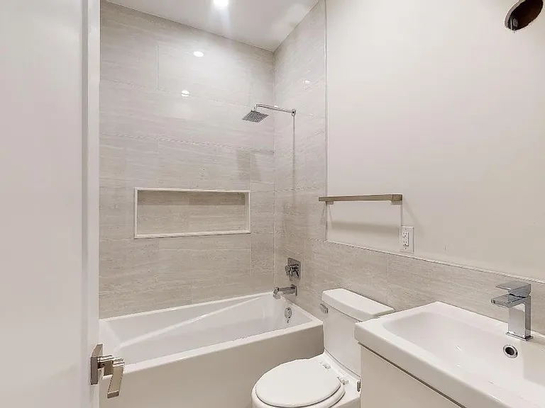 662 N 15th St #1 — Photo 16