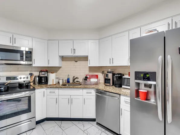 2508 Harmon Cove Tower image 6 of 24