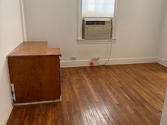 4th image of 653 W 4th St