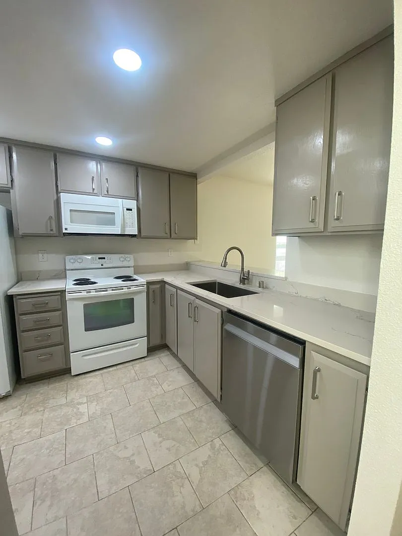Charming 3BD/2BA Pleasanton Duet in Desirable Northway Downs! — Photo 4