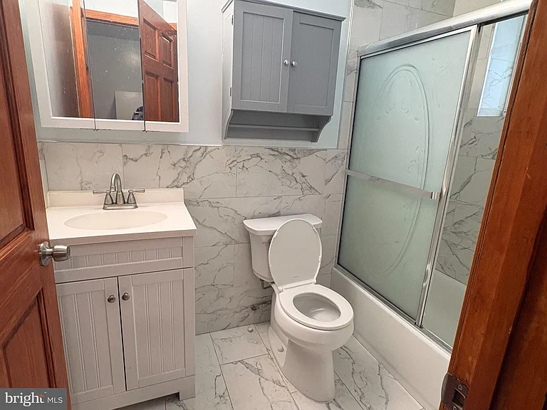 1318 W Girard Ave — Photo 5