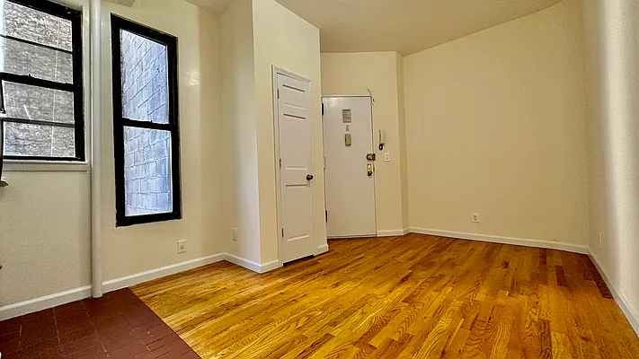 Rented by HOLTON REAL ESTATE INC. | media 11