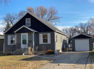 818 3rd St N, Wahpeton, ND 58075