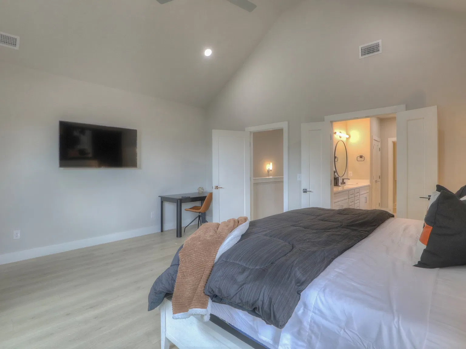 2016 Owen St Unit B — Photo 4