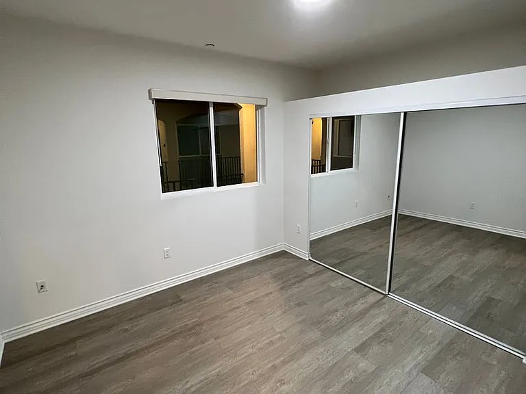 Yaya Laurel 1 Apartments — Photo 25