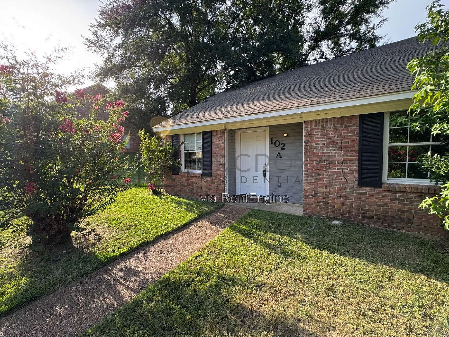 3 bed, 2.0 bath, 1590 sqft, $1,400 — Photo 1