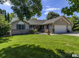 19235 Wisteria Ln, Petersburg, IL 62675