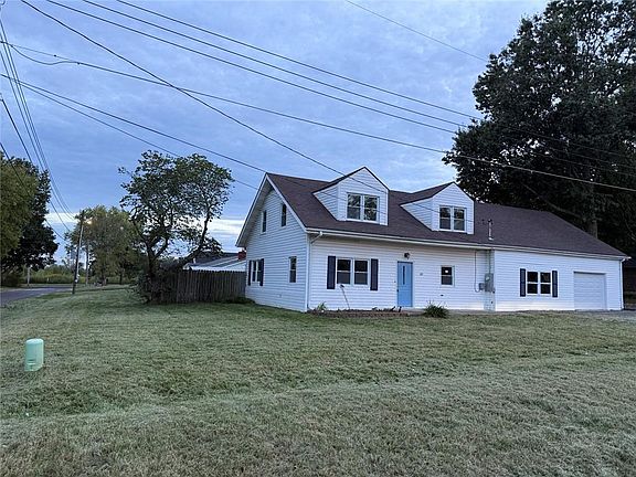 2nd image of 401 W Chestnut St