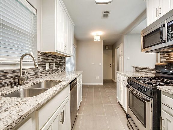 3rd image of 515 Lawnmeadow Dr
