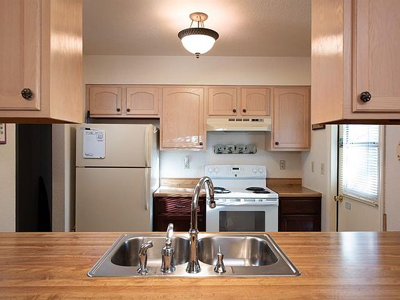 5th image of 94 Arrowwood Dr