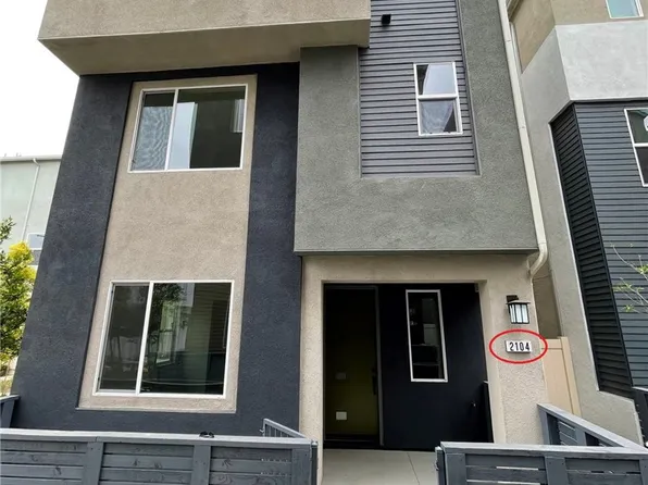 2104 Lacy Crossing Dr, Santa Ana, CA 92701