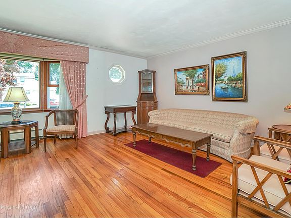 4th image of 8 Birchbrook Dr