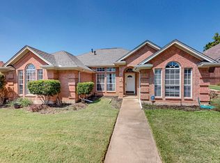 7345 Cottonwood Ct, North Richland Hills, TX 76182