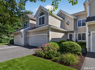 17 Regency Cir #17, Trumbull, CT 06611