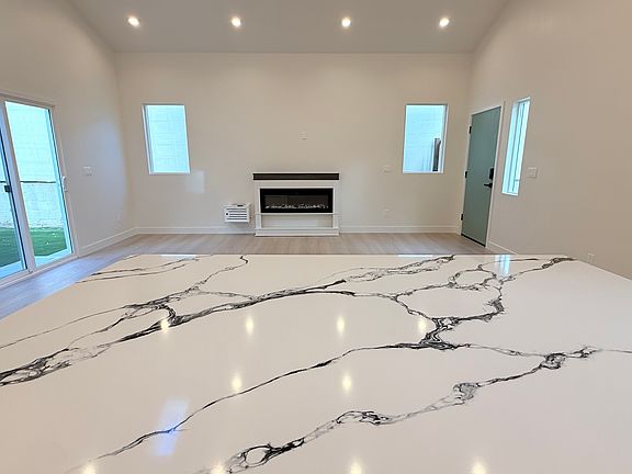 3rd image of 430 Glenwood Pl #B