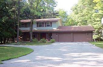 1st image of 407 Woodhaven Ct