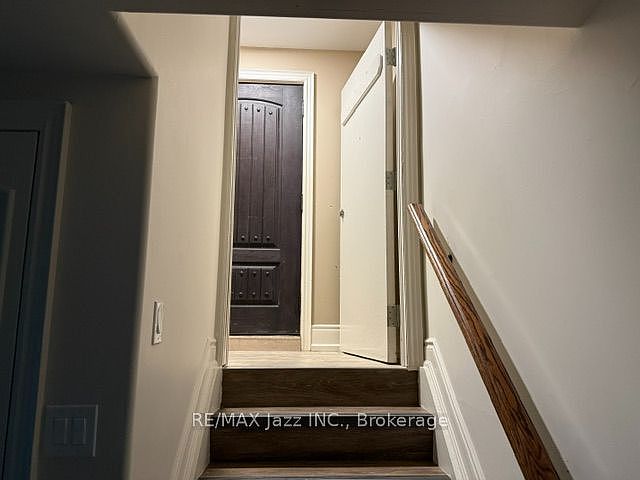 1st image of 105 Scott St