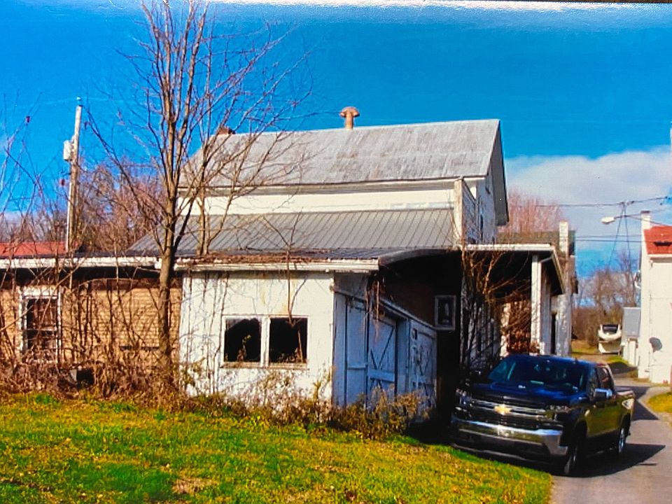 2nd image of 126 Vine St