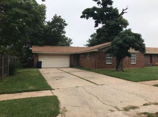 435 W Greenwood Dr, Mustang, OK 73064