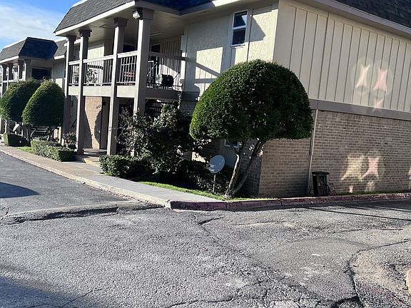 5th image of 10765 E Northwest Hwy #105