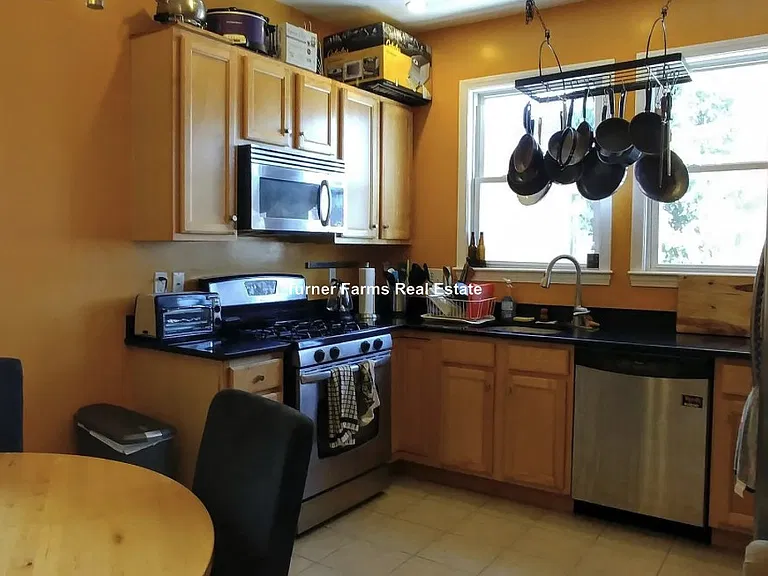 84 Line St — Photo 9