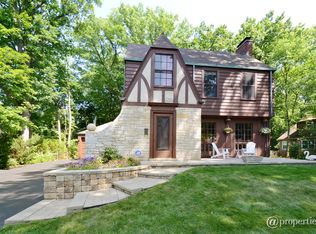 627 Hunter Rd, Glenview, IL 60025