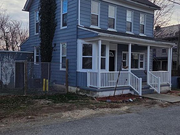 3rd image of 910 Smith Dr