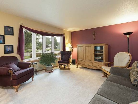 4th image of 118 Versailles Ave