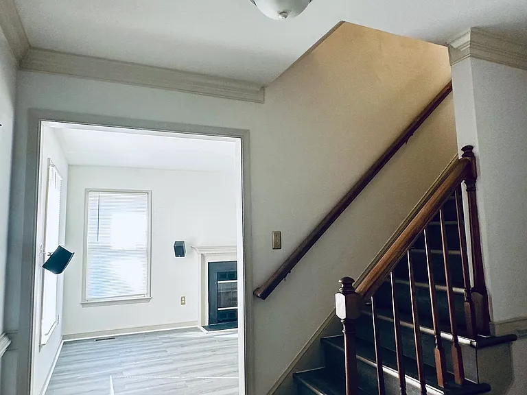 2824 Broadford Ln — Photo 2