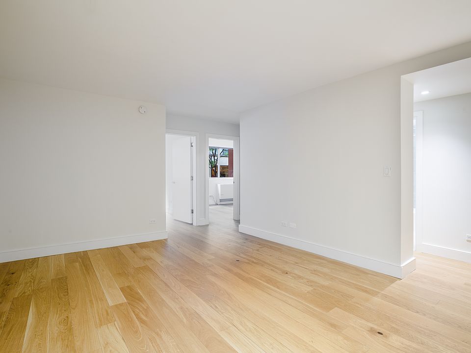 1st image of 230 E 44th St APT 10L