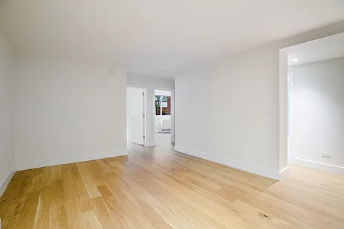 230 E 44th St #10L Photo 1