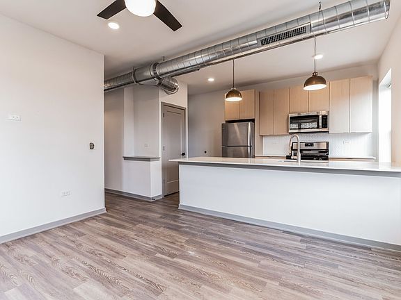 2nd image of 1645 N Wells St #2A