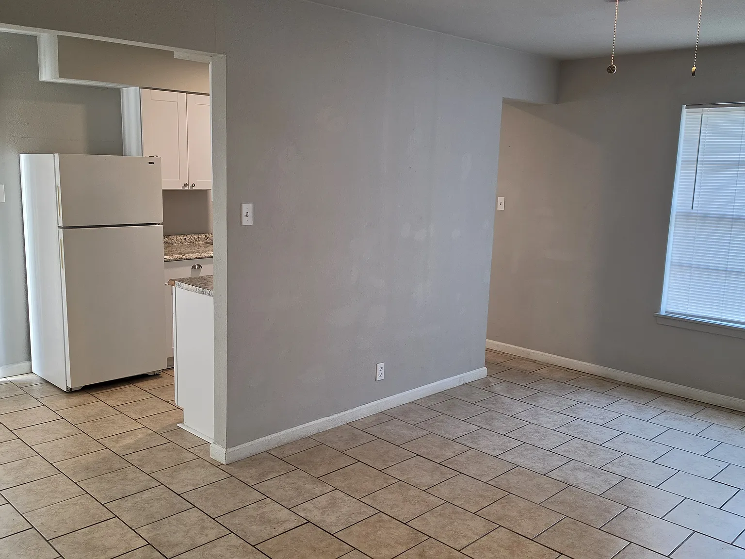 2 bed, 1.5 bath, 984 sqft, $1,300 — Photo 4