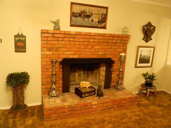 2nd image of 817 Bedford Ct W