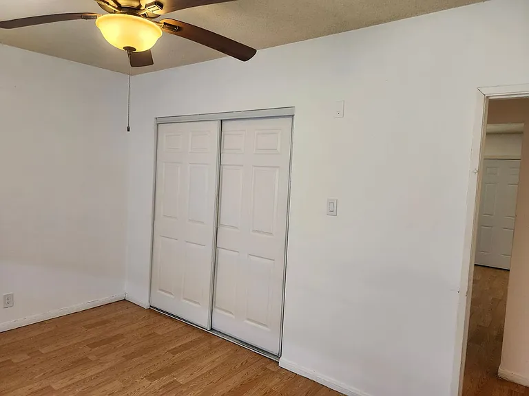 1320 S Greenwood Ave — Photo 2