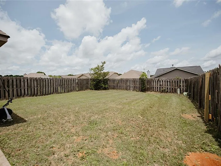 464 Park Lake Dr — Photo 17