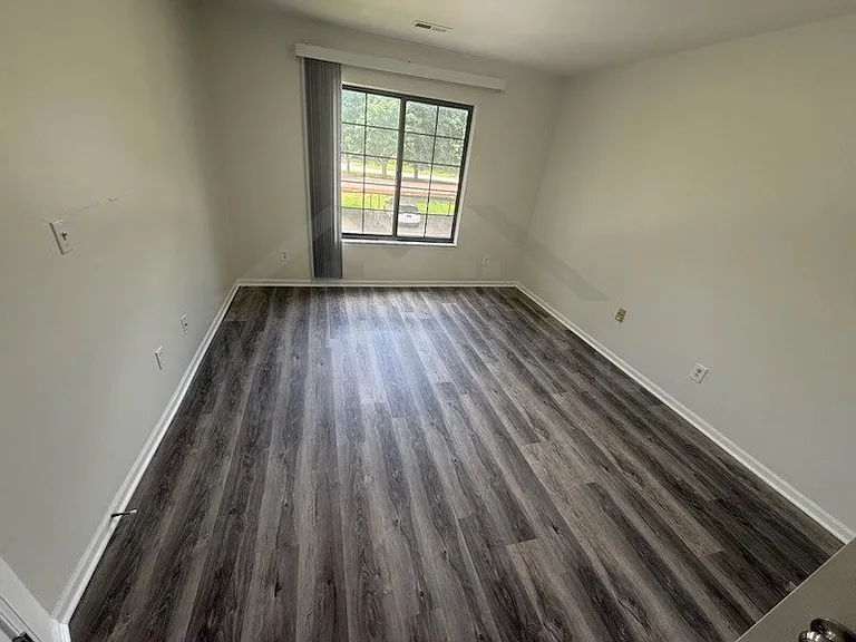 1560 Meadowside Ct — Photo 10