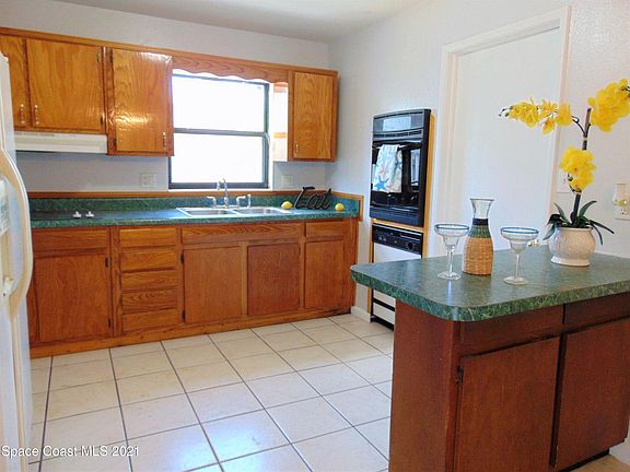 5th image of 1461 Holland St