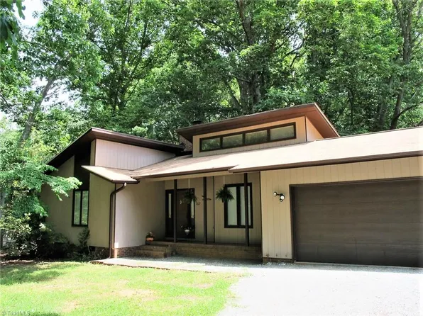 1877 Andrews Farm Rd, Whitsett, NC 27377