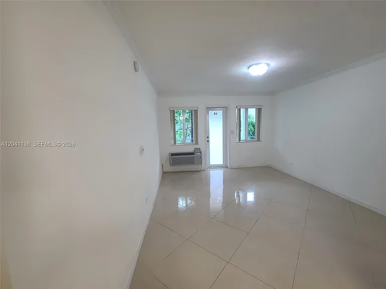 220 Collins Ave #3B — Photo 8