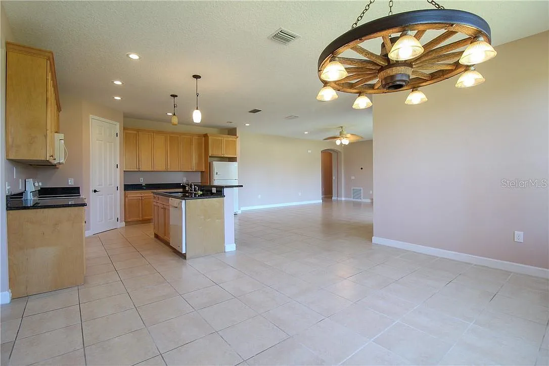 4 bed, 2639 sqft, $2,900 — Photo 3