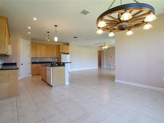 3rd image of 20651 Netherland St