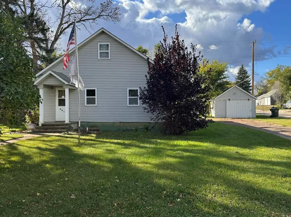 421 3rd Ave NW, Hazen, ND 58545