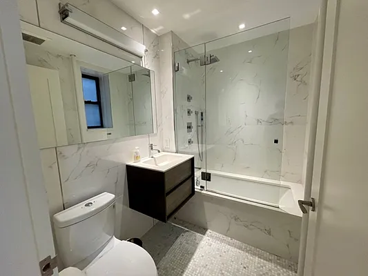 Rented by Mann Maurice A | media 35