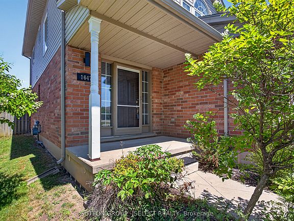 2nd image of 1647 Bayswater Cres